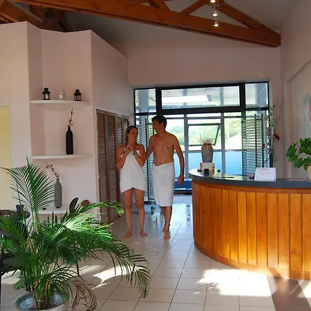 Lagrange Port Lalande 2*
