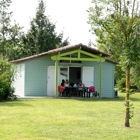Lagrange Grand Bleu Vacances – Résidence Port Lalande 2* Castelmoron-sur-Lot