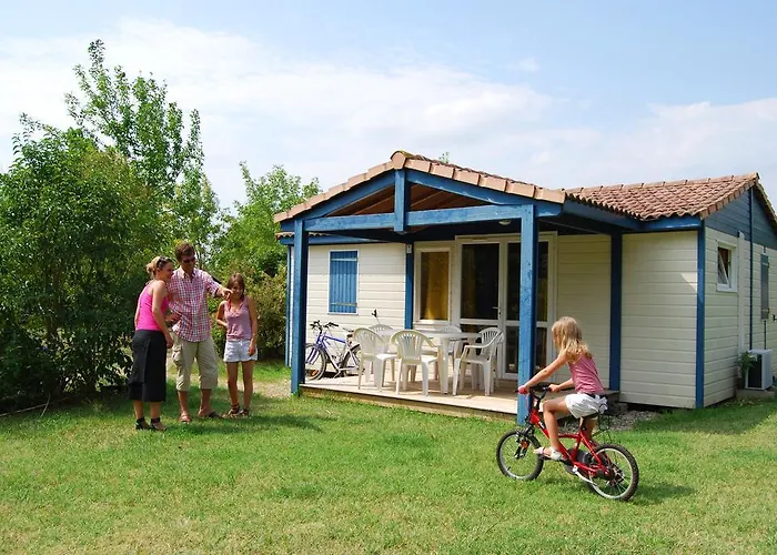 Lagrange Grand Bleu Vacances – Résidence Port Lalande Parque de vacaciones Castelmoron-sur-Lot