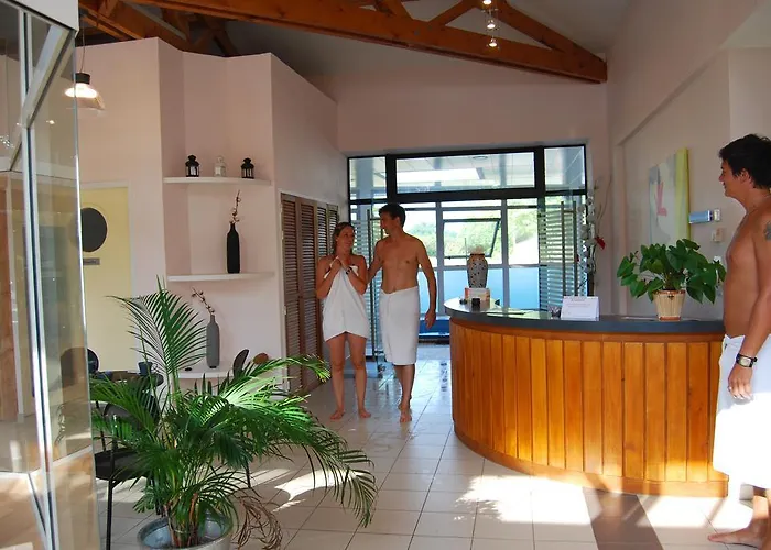 Lagrange Grand Bleu Vacances – Résidence Port Lalande 2*