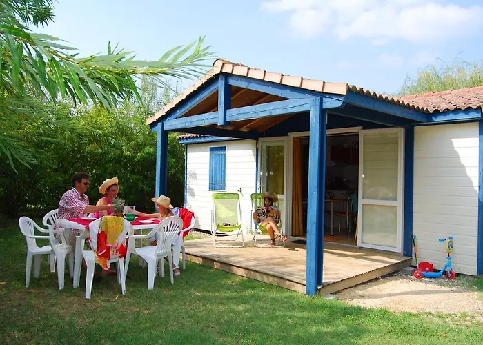 Lagrange Grand Bleu Vacances – Résidence Port Lalande Parque de vacaciones 2*