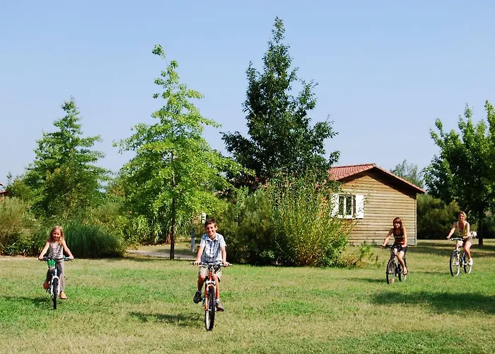 Lagrange Grand Bleu Vacances – Résidence Port Lalande 2* Castelmoron-sur-Lot