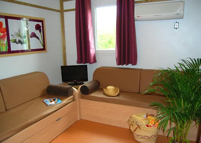 Lagrange Grand Bleu Vacances – Résidence Port Lalande Castelmoron-sur-Lot