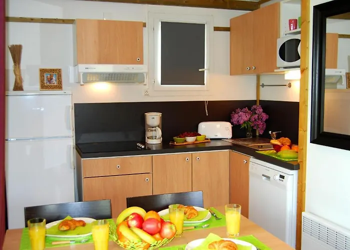 Lagrange Grand Bleu Vacances – Résidence Port Lalande 2*