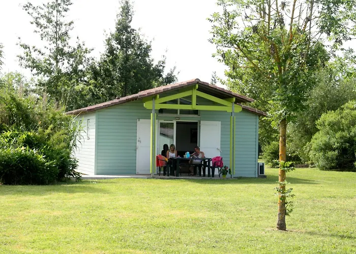 Lagrange Grand Bleu Vacances – Résidence Port Lalande 2* Castelmoron-sur-Lot