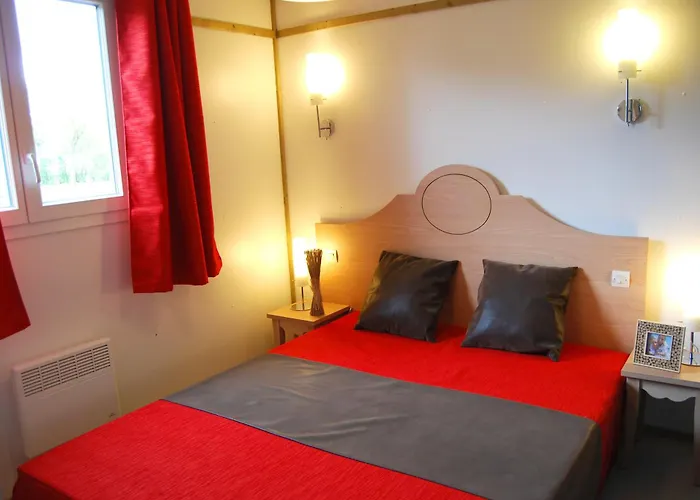 Lagrange Grand Bleu Vacances – Résidence Port Lalande 2* Castelmoron-sur-Lot