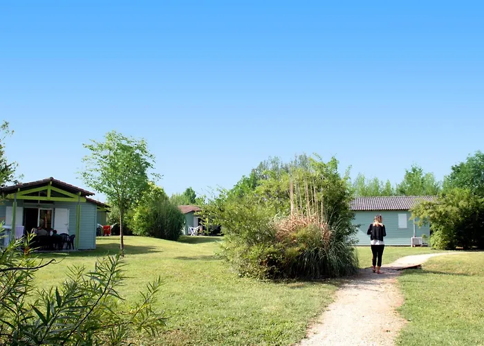 Lagrange Grand Bleu Vacances – Résidence Port Lalande 2* Castelmoron-sur-Lot